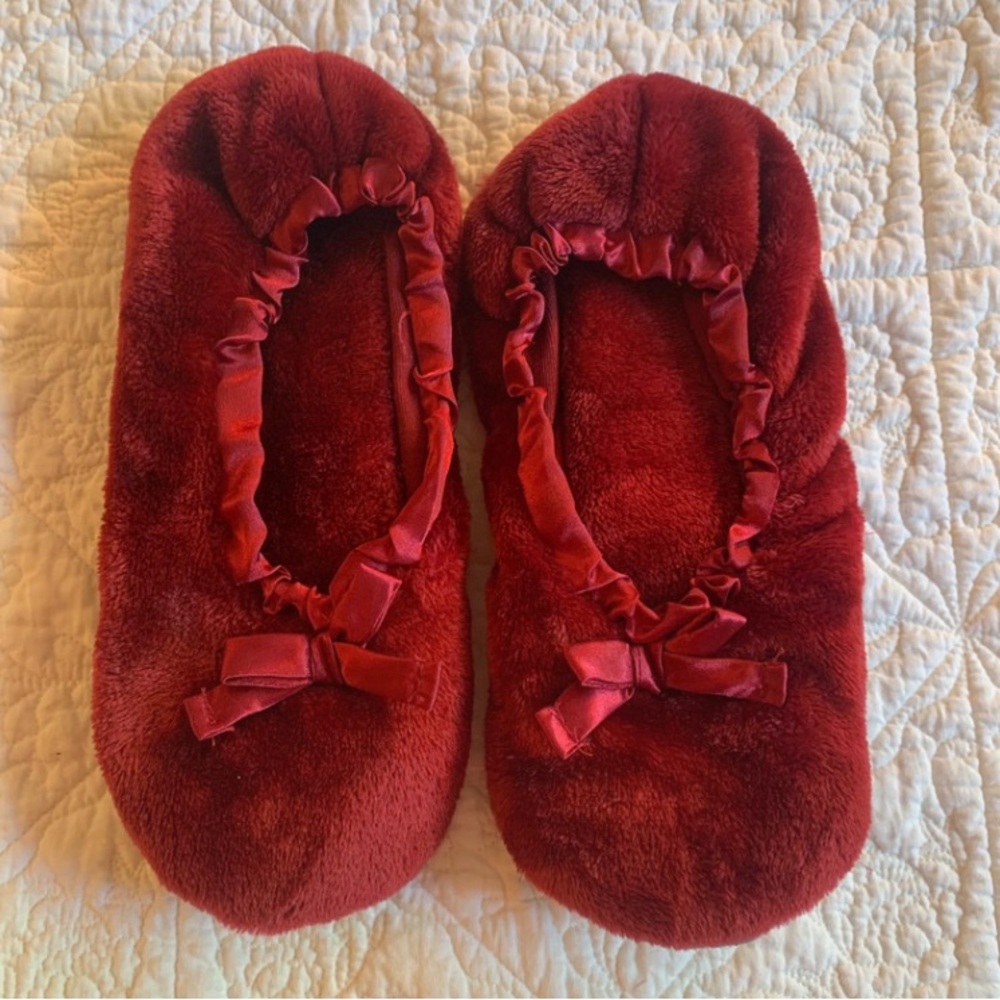 Red Fuzzy House Shoes Slippers Size 7/8